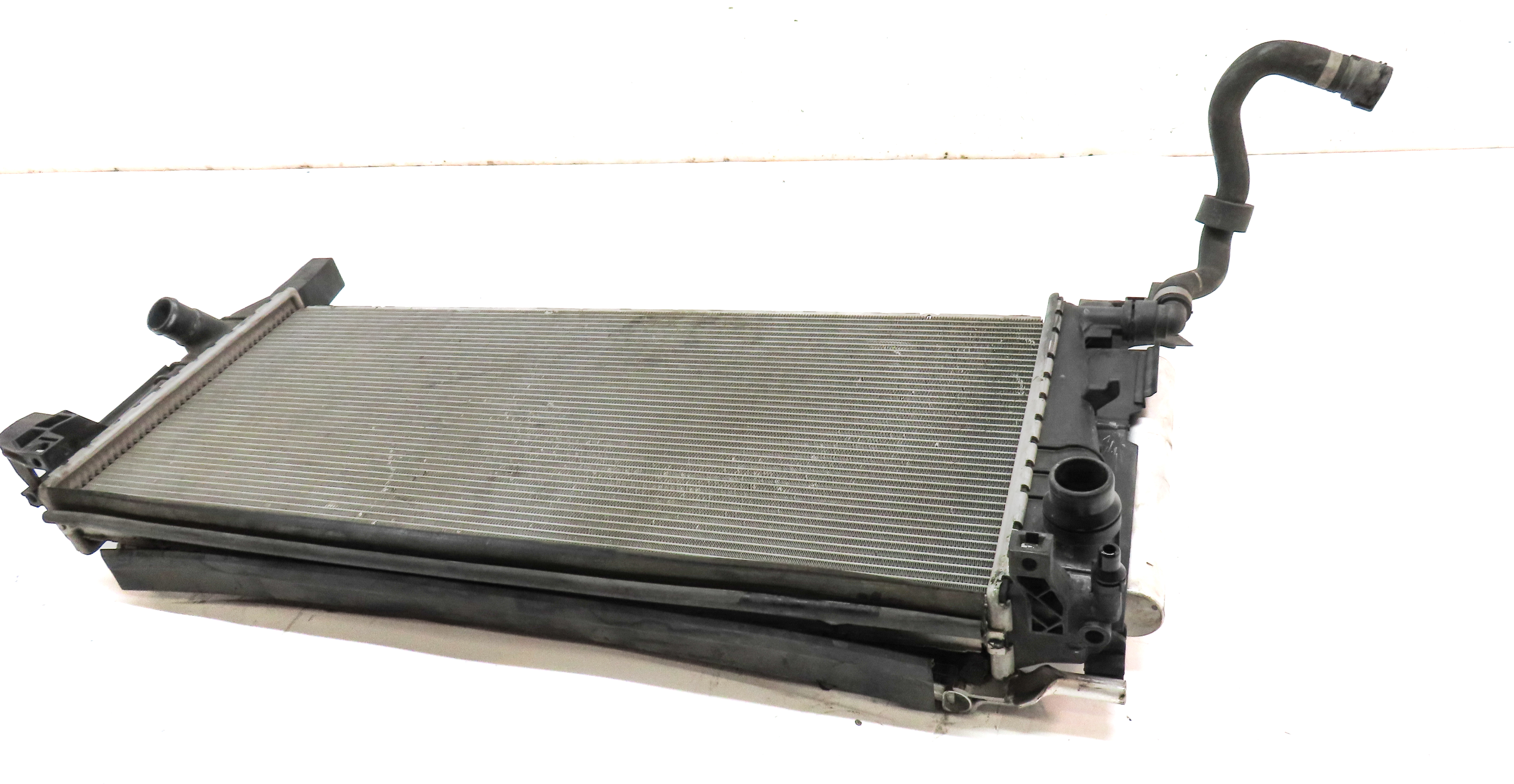 2018 BMW X2 (F39) 2.0L (B46) ENGINE WATER COOLANT RADIATOR ASSEMBLY w/ CONDENSOR — exact item pictured